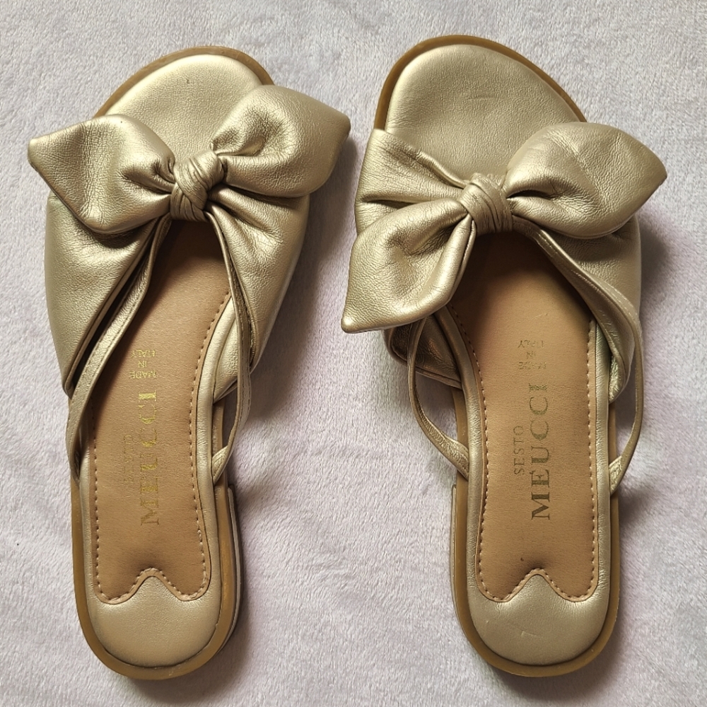 Women's Gold Leather Sesto Meucci Flat Sandals size 5